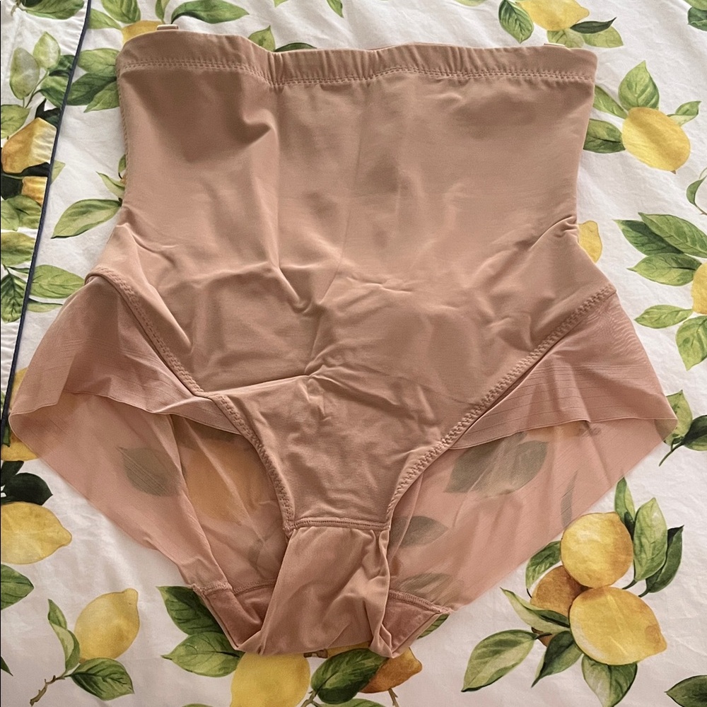 Seamless High-Waisted Shapewear Briefs - Nude